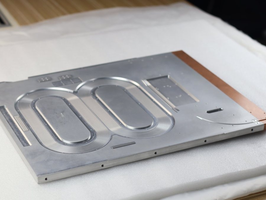 CNC 铣槽液冷壳体 / 冷板，东吉热控